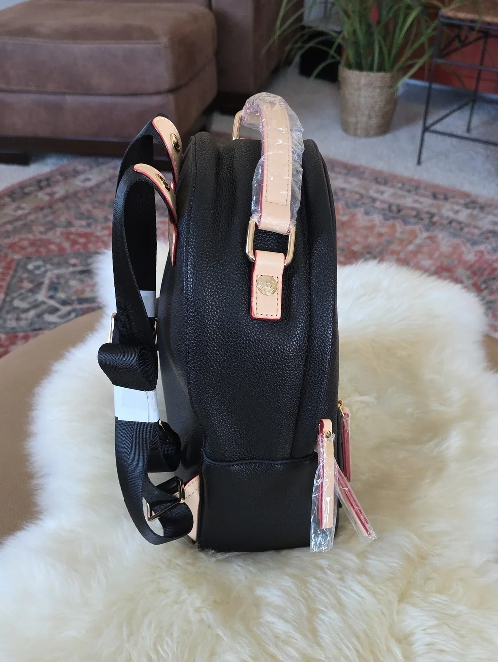 Beautiful NWOT Bugatti Black Leather Small Backpack Bag 🖤🎁♥️